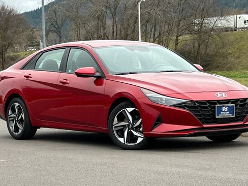 Used 2023 Hyundai Elantra SEL w/ Convenience Package FWD image 1
