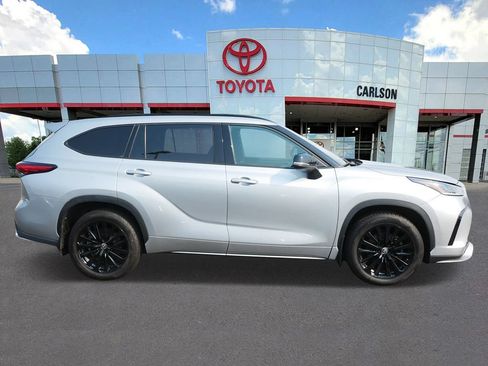 Used 2023 Toyota Highlander XSE AWD/4WD image 4