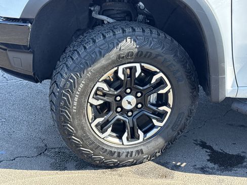 Used 2022 Chevrolet Silverado 1500 ZR2 w/ Technology Package image 41