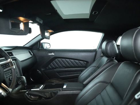 Used 2013 Ford Mustang Premium image 17