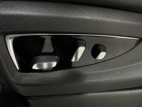 Used 2018 Cadillac Escalade ESV Luxury image 19