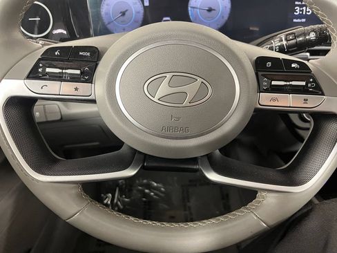 Used 2025 Hyundai Elantra SEL FWD image 20