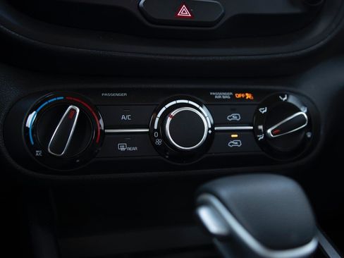 Used 2023 Kia Soul LX image 8