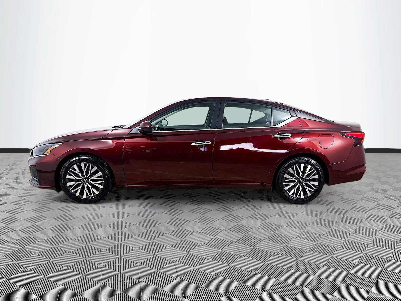 Used 2023 Nissan Altima 2.5 SV FWD image 4