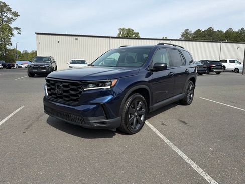 Used 2023 Honda Pilot Sport image 2