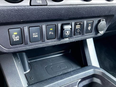 Used 2019 Toyota Tacoma TRD Sport w/ Technology Package AWD/4WD image 35