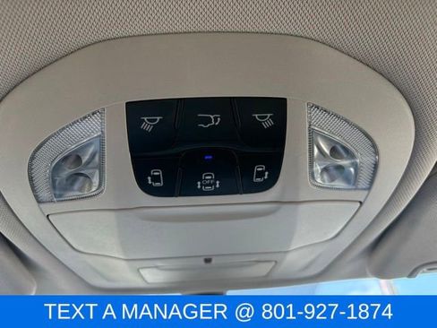 Used 2023 Chrysler Pacifica Touring-L FWD image 33