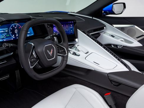 Used 2024 Chevrolet Corvette Stingray Preferred Conv w/ Z51 Performance Package RWD image 3