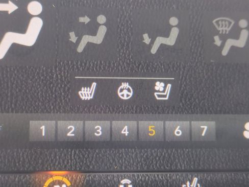 Used 2018 RAM 2500 Longhorn image 25