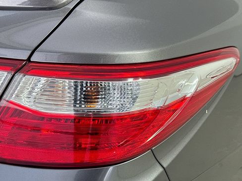 Used 2017 Toyota Camry SE w/ Moonroof Package FWD image 32