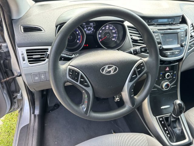 Used 2015 Hyundai Elantra SE w/ Option Group 02 FWD image 21