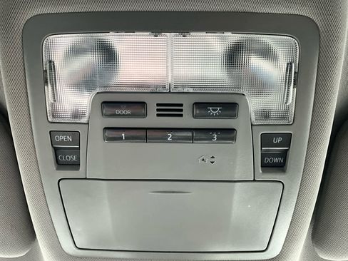 Used 2017 Toyota Highlander XLE AWD/4WD image 22