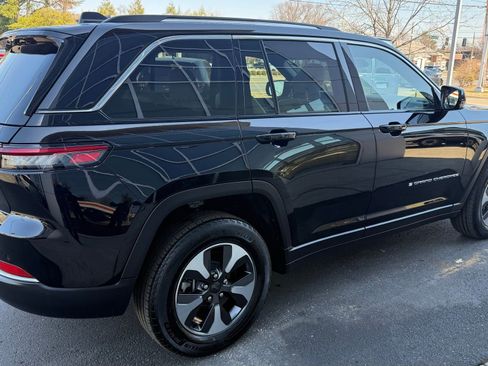 Used 2023 Jeep Grand Cherokee 4WD 4xe image 7