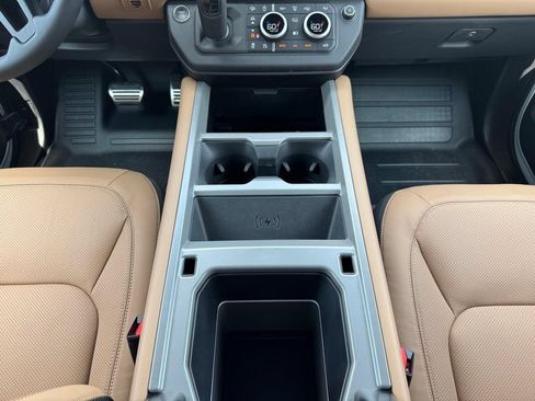 Used 2025 Land Rover Defender 110 V8 AWD/4WD image 13