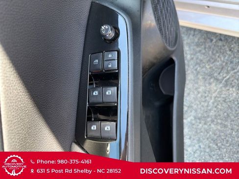 Used 2017 Toyota Prius Prime Premium image 12