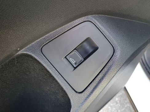 Certified 2024 Volkswagen Tiguan SE w/ Panoramic Sunroof Package image 16