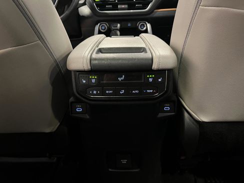 Used 2024 Toyota Grand Highlander Platinum AWD/4WD image 32