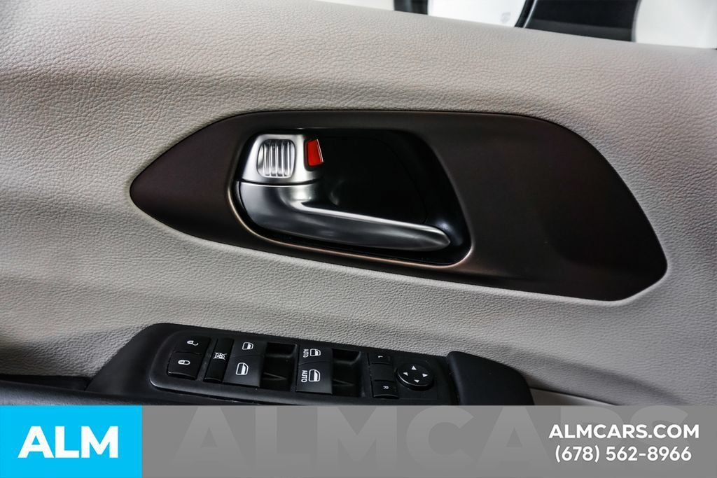 Used 2023 Chrysler Voyager LX FWD image 32