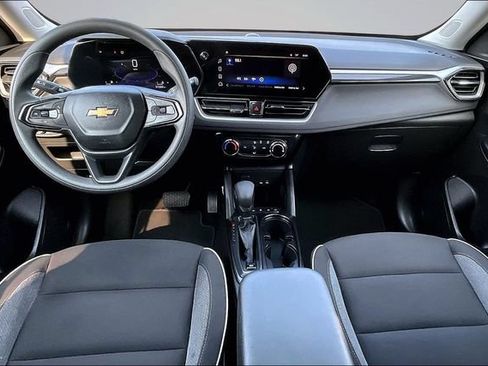 Used 2025 Chevrolet TrailBlazer LT AWD/4WD image 7