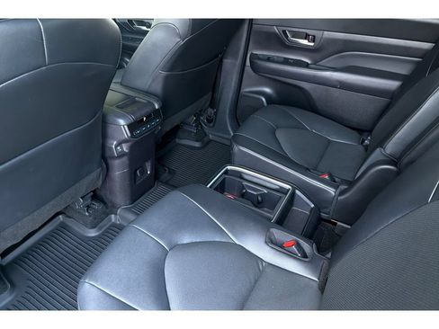 Used 2025 Toyota Grand Highlander AWD image 13