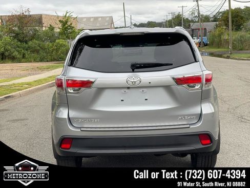 Used 2014 Toyota Highlander XLE image 6