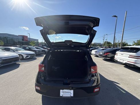 Used 2023 Hyundai Venue SEL FWD image 25