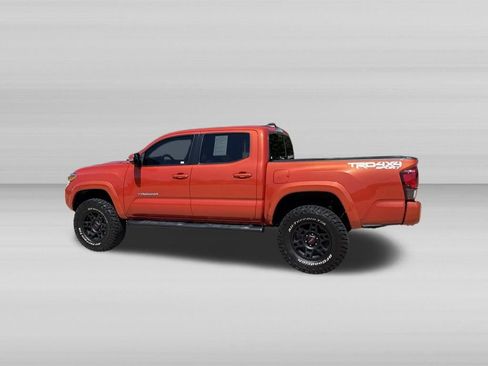 Used 2018 Toyota Tacoma TRD Sport w/ Technology Package AWD/4WD image 9