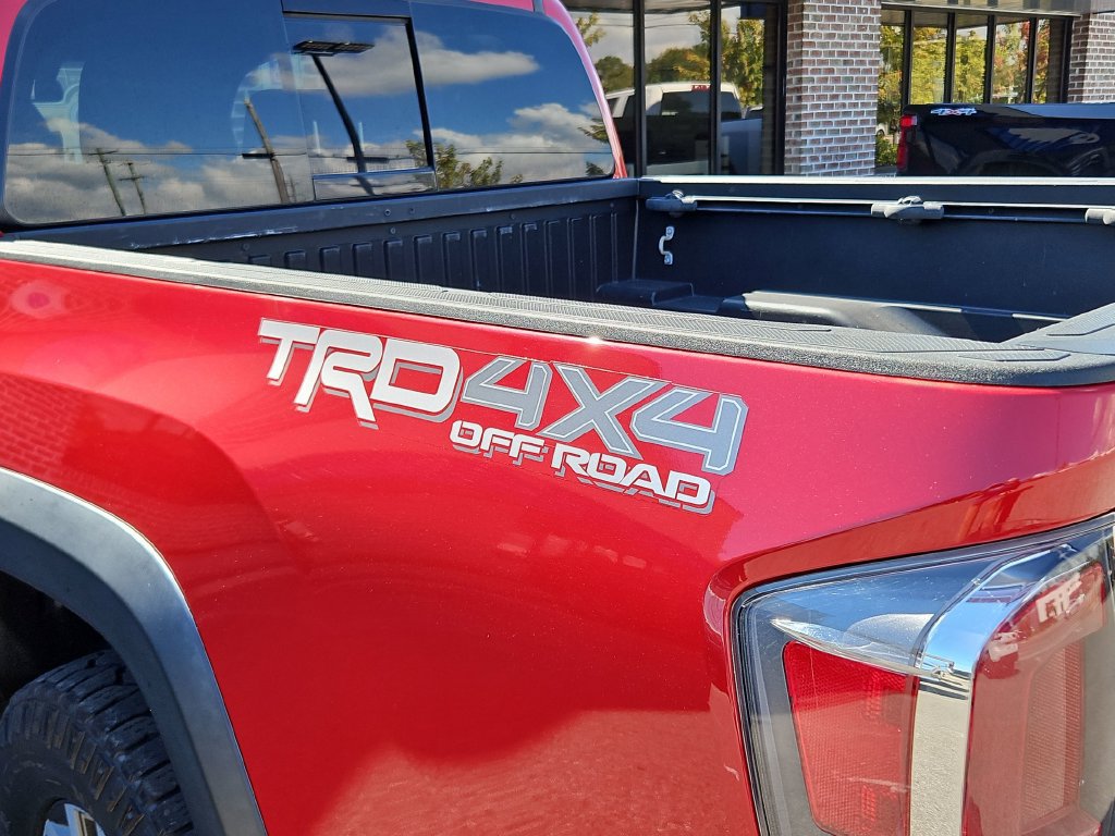 Used 2021 Toyota Tacoma TRD Off-Road w/ Technology Package AWD/4WD image 29