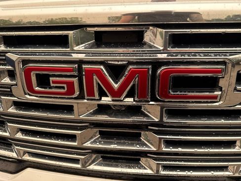 Used 2025 GMC Acadia Denali AWD/4WD image 13