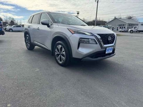 Used 2022 Nissan Rogue SV image 3