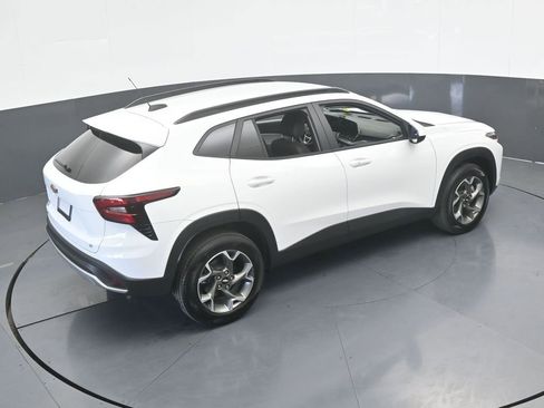 Used 2025 Chevrolet Trax LT w/ LT Convenience Package image 52