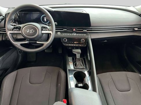 Used 2023 Hyundai Elantra SEL w/ Convenience Package FWD image 10