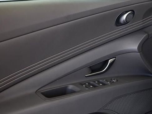 Used 2024 Hyundai Elantra SEL w/ Convenience Package image 14