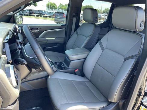Used 2025 Chevrolet Colorado ZR2 w/ Technology Package AWD/4WD image 25