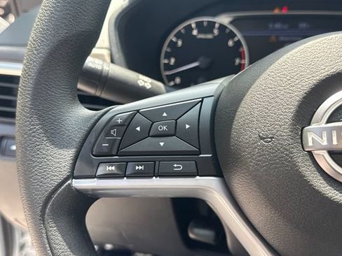 Used 2025 Nissan Altima 2.5 SV FWD image 25