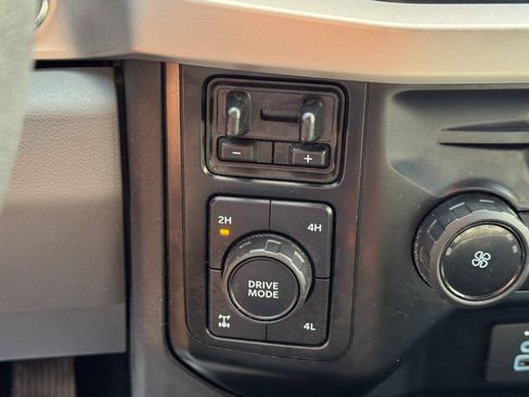 Used 2023 Ford F250 XLT w/ XLT Premium Package AWD/4WD image 32