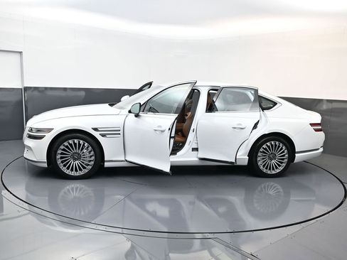 Used 2024 Genesis G80 image 30