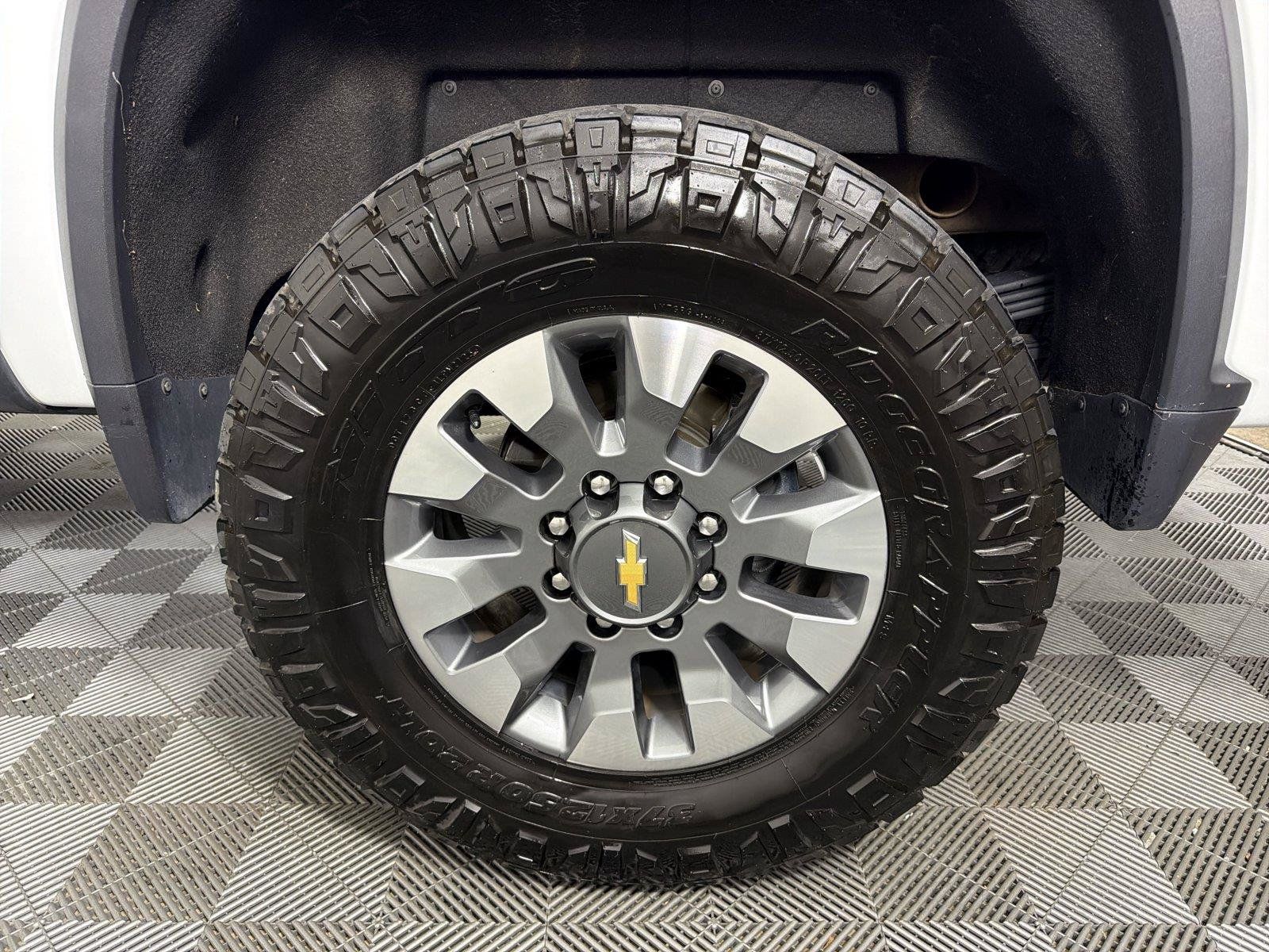 Used 2024 Chevrolet Silverado 2500 LT AWD/4WD image 17