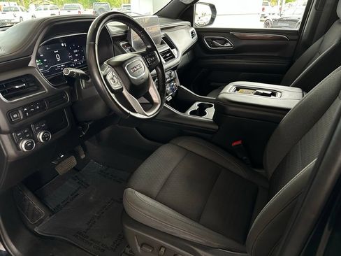 Used 2023 GMC Yukon XL SLE w/ Gmc Pro Safety Plus Package AWD/4WD image 11