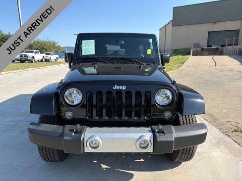 Used 2015 Jeep Wrangler Unlimited Sahara AWD/4WD image 2