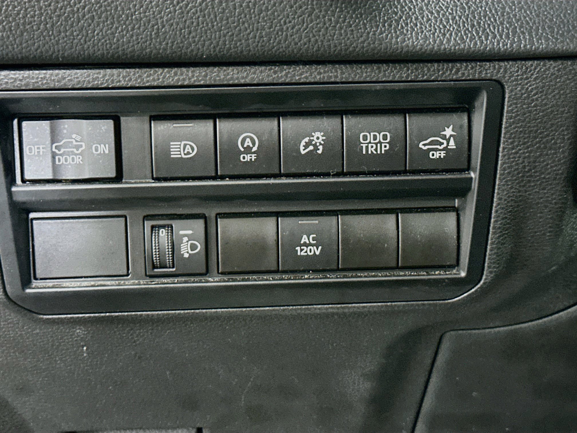 Used 2024 Toyota Tundra Limited w/ Power Package AWD/4WD image 17