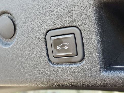 Used 2023 Chevrolet Equinox LT image 31