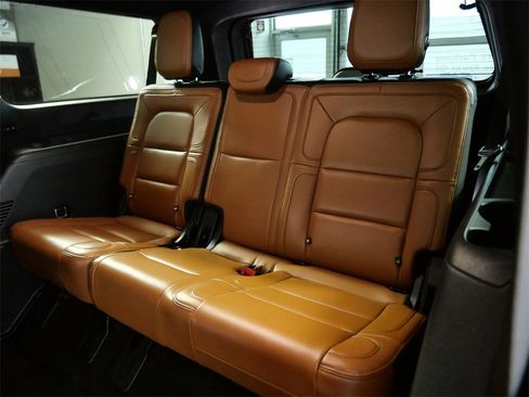 Used 2021 Lincoln Navigator L Reserve w/ Luxury Package image 16