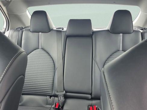 Used 2024 Toyota Camry SE image 10