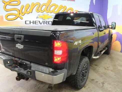 Used 2011 Chevrolet Silverado 2500 LT w/ Interior Plus Package AWD/4WD image 8