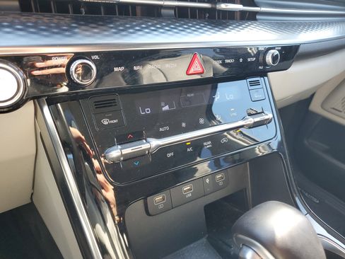 Used 2022 Kia Carnival SX Prestige image 37