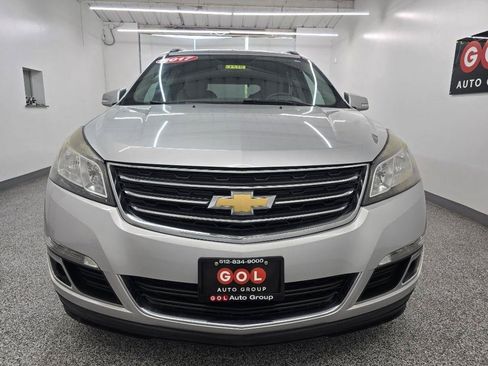 Used 2017 Chevrolet Traverse LT FWD image 2