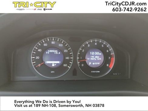 Used 2010 Volvo V70 R-Design image 17