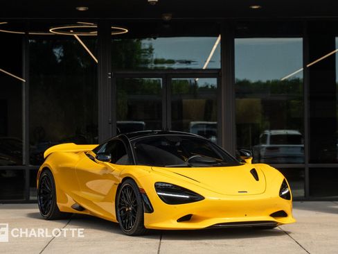 Used 2025 McLaren 750S RWD image 1