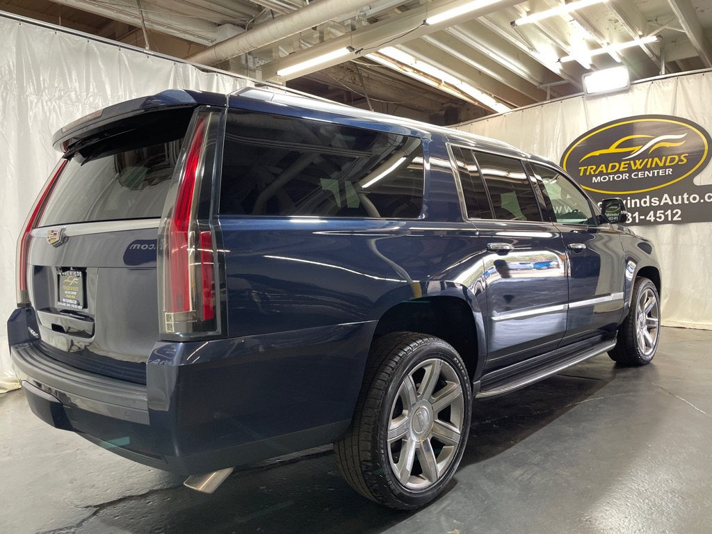 Used 2019 Cadillac Escalade ESV Luxury AWD/4WD image 13